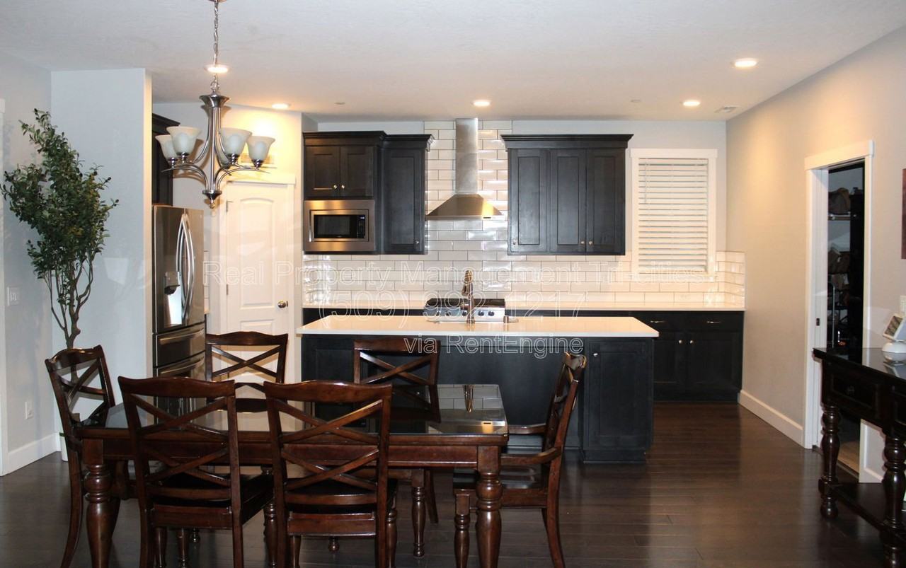 2511 Brodie Ln - Photo 2 of 17