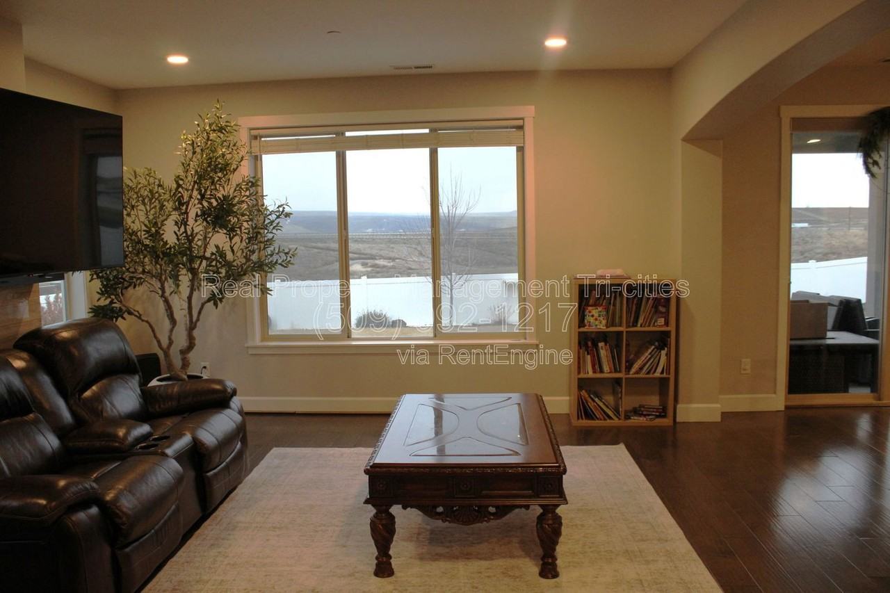 2511 Brodie Ln - Photo 5 of 17