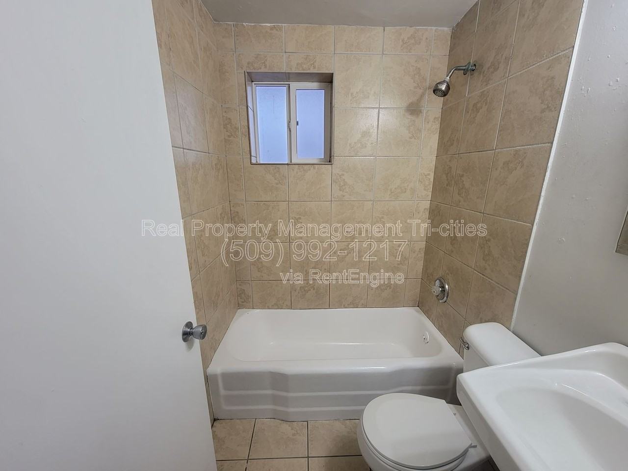 132 W Shoshone St #B - Photo 7 of 9