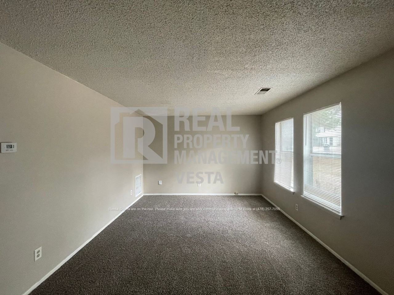 515 Maplewood Dr - Photo 2 of 16