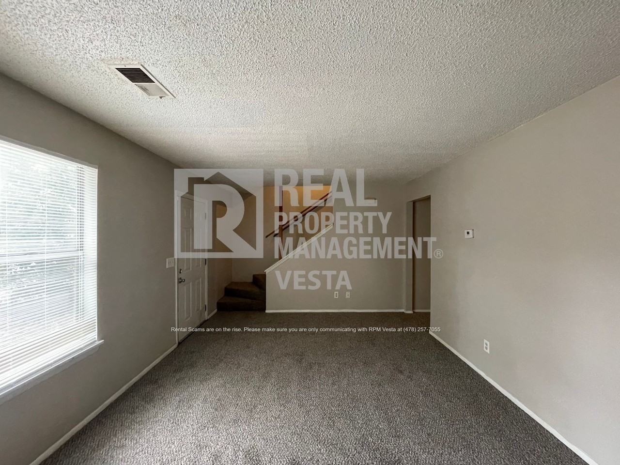 515 Maplewood Dr - Photo 3 of 16