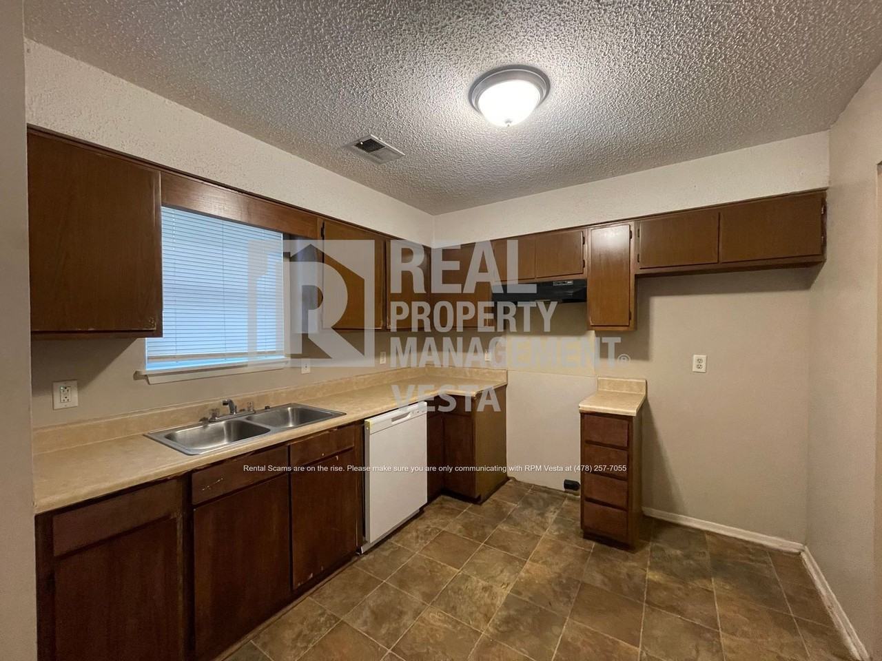 515 Maplewood Dr - Photo 4 of 16