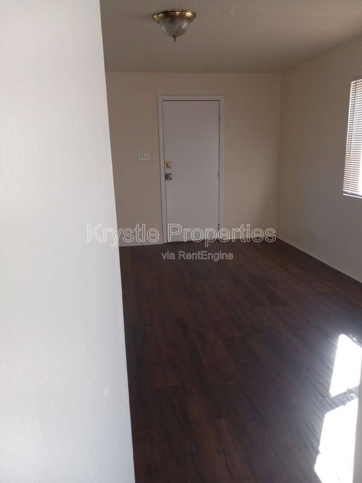 350 Thomas Ave #A - Photo 3 of 8