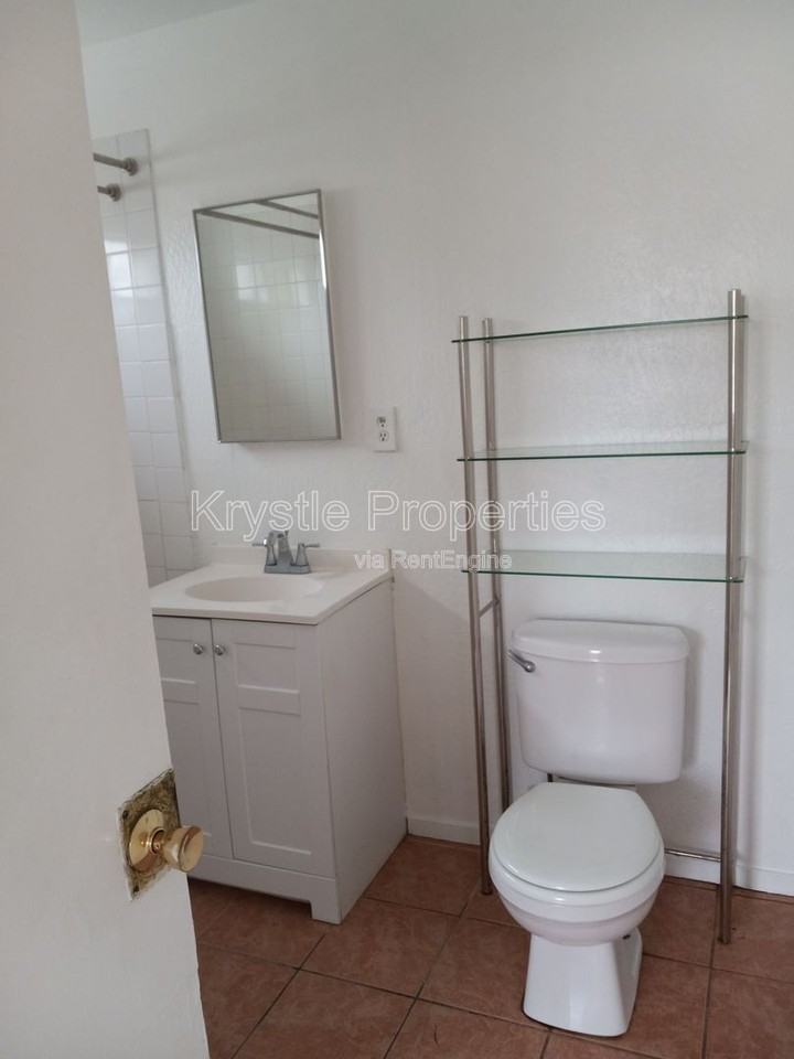 350 Thomas Ave #A - Photo 4 of 8