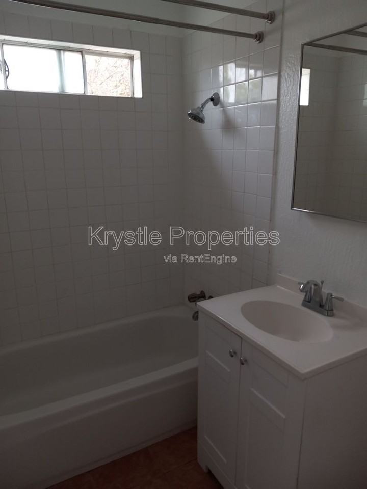 350 Thomas Ave #A - Photo 5 of 8