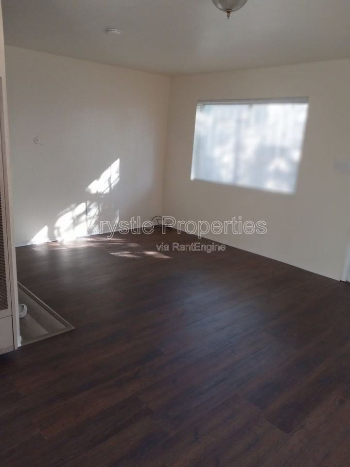 350 Thomas Ave #A - Photo 7 of 8