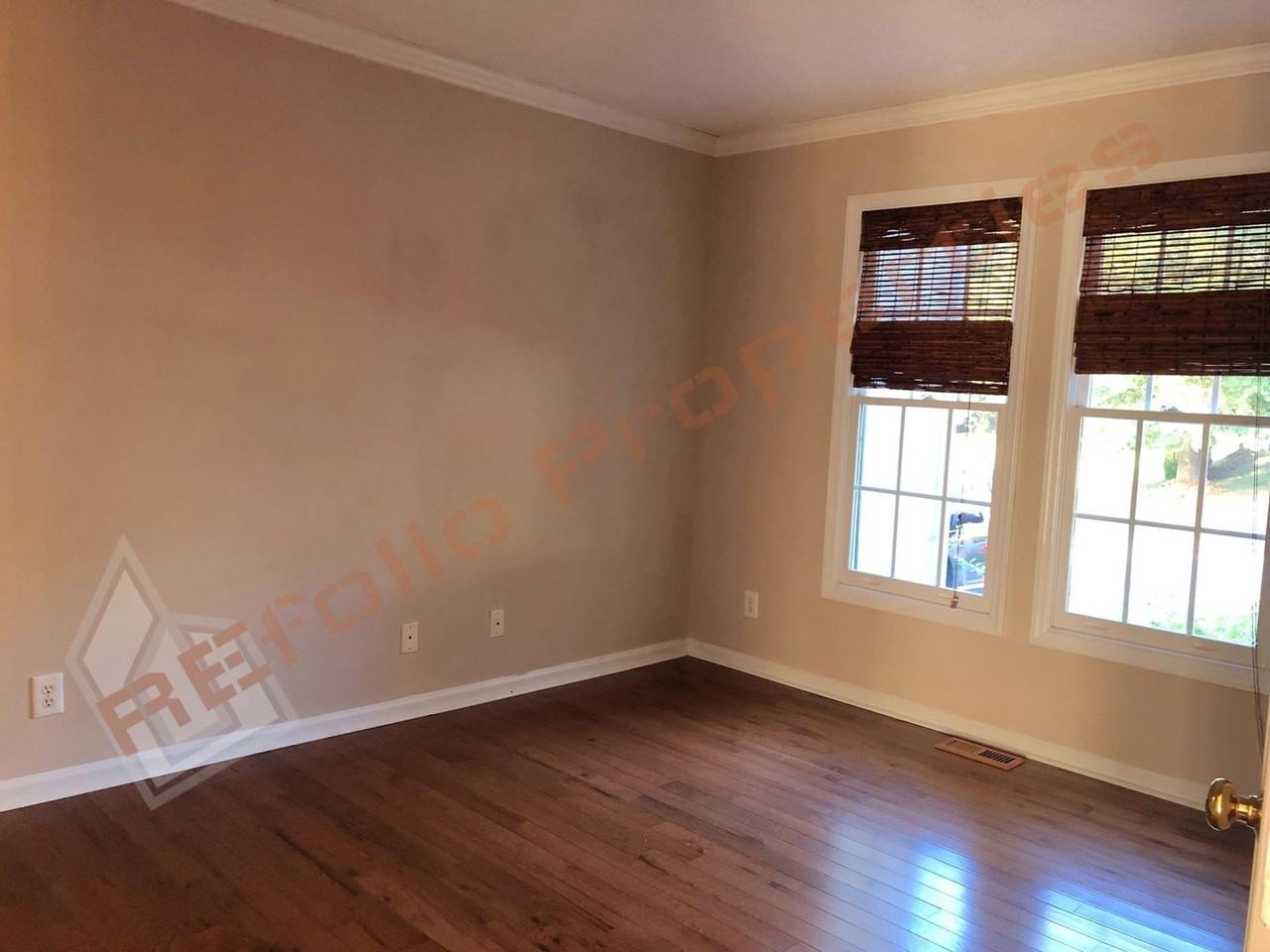 303 Swansboro Dr - Photo 7 of 21