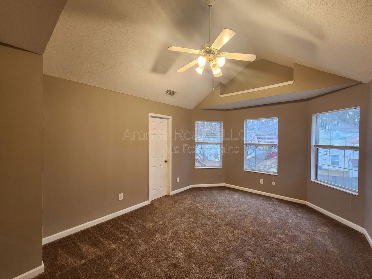 5886 Ravensway Dr - Photo 7 of 21