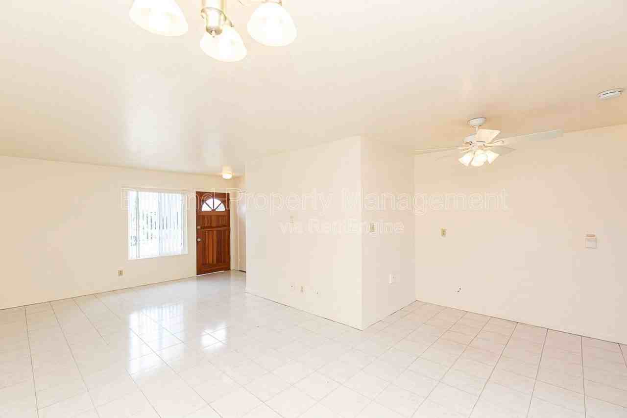 8740 Flanders Dr - Photo 3 of 24