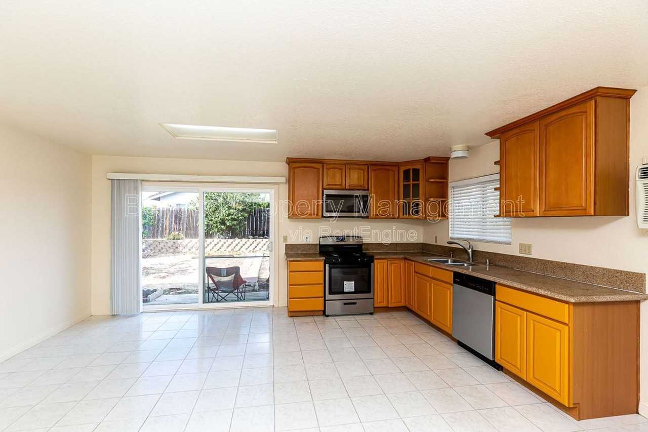 8740 Flanders Dr - Photo 4 of 24