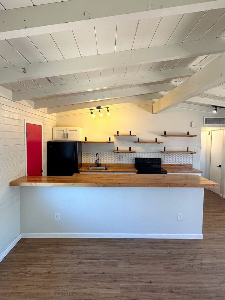 2770 N Forgeus Ave - Photo 2 of 29