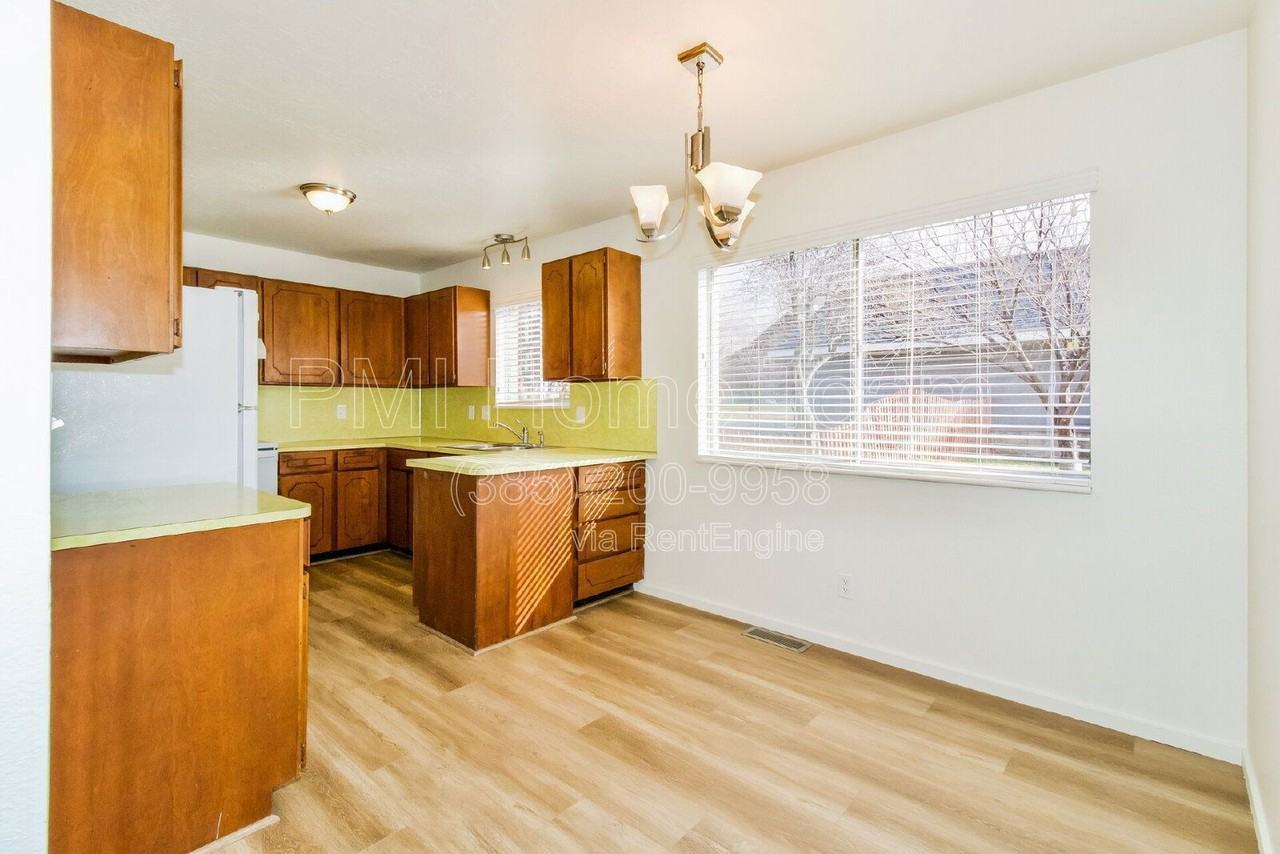 45 E 400 N - Photo 3 of 12