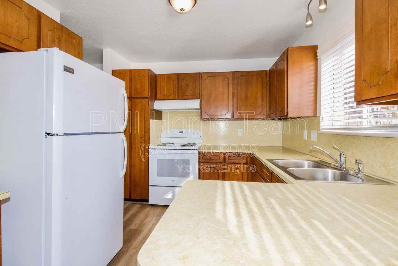 45 E 400 N - Photo 4 of 12