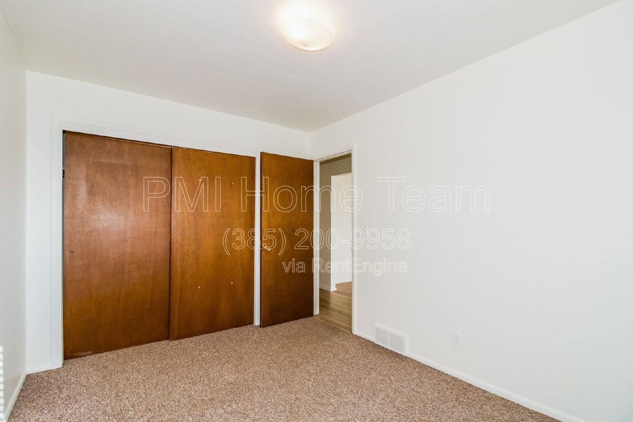 45 E 400 N - Photo 7 of 12