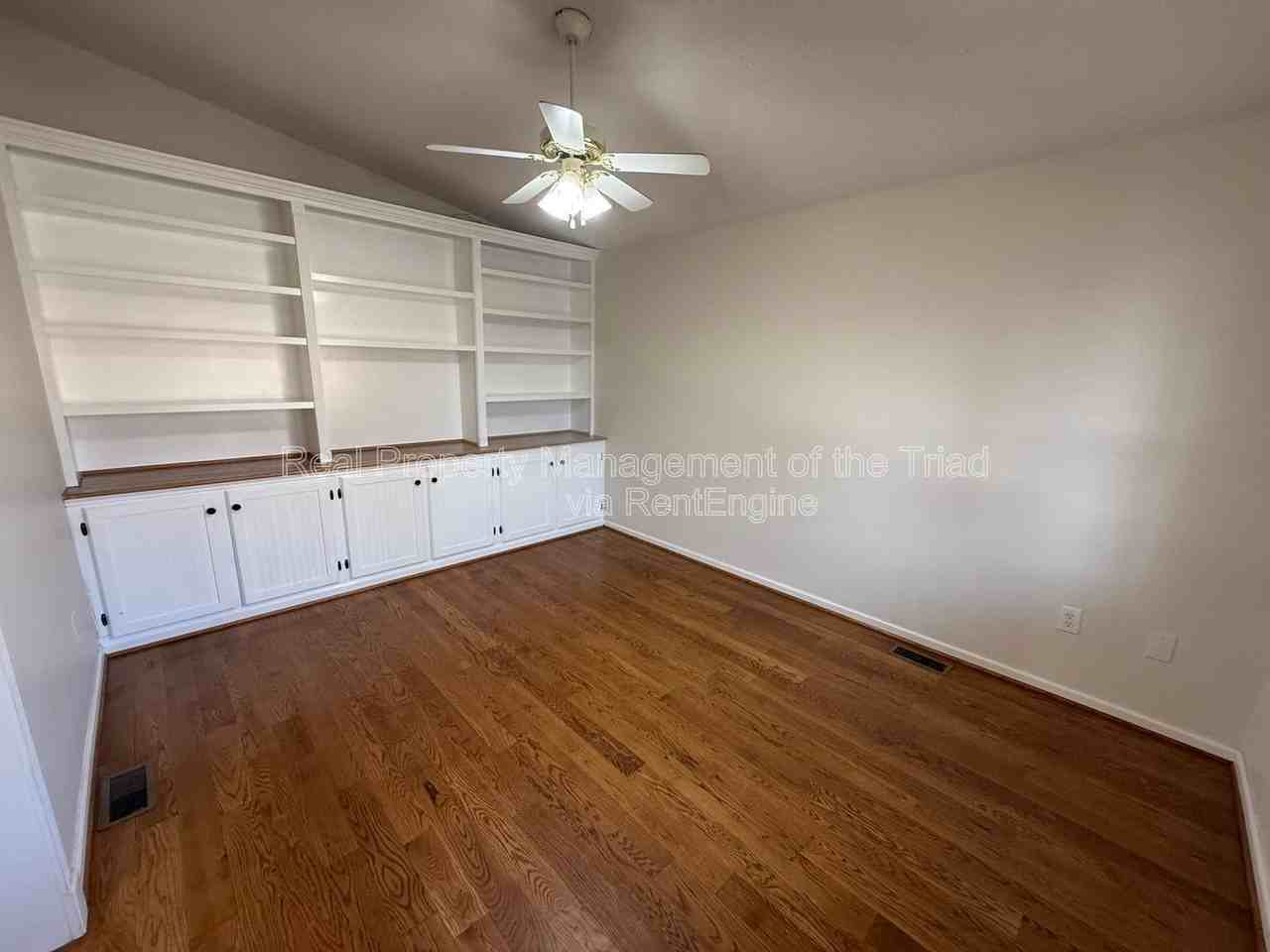 1921 Bradford St - Photo 3 of 22