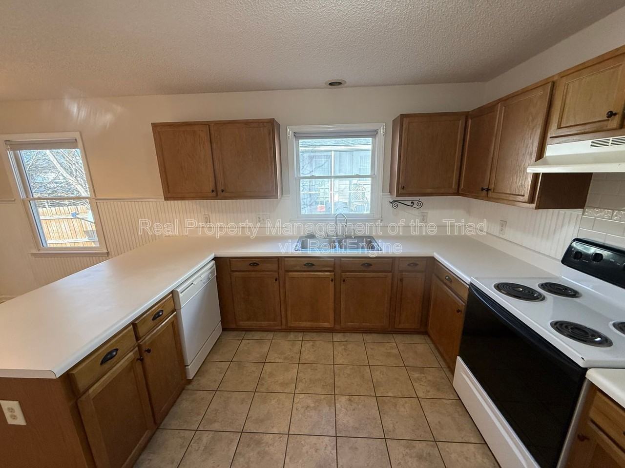 1921 Bradford St - Photo 7 of 22