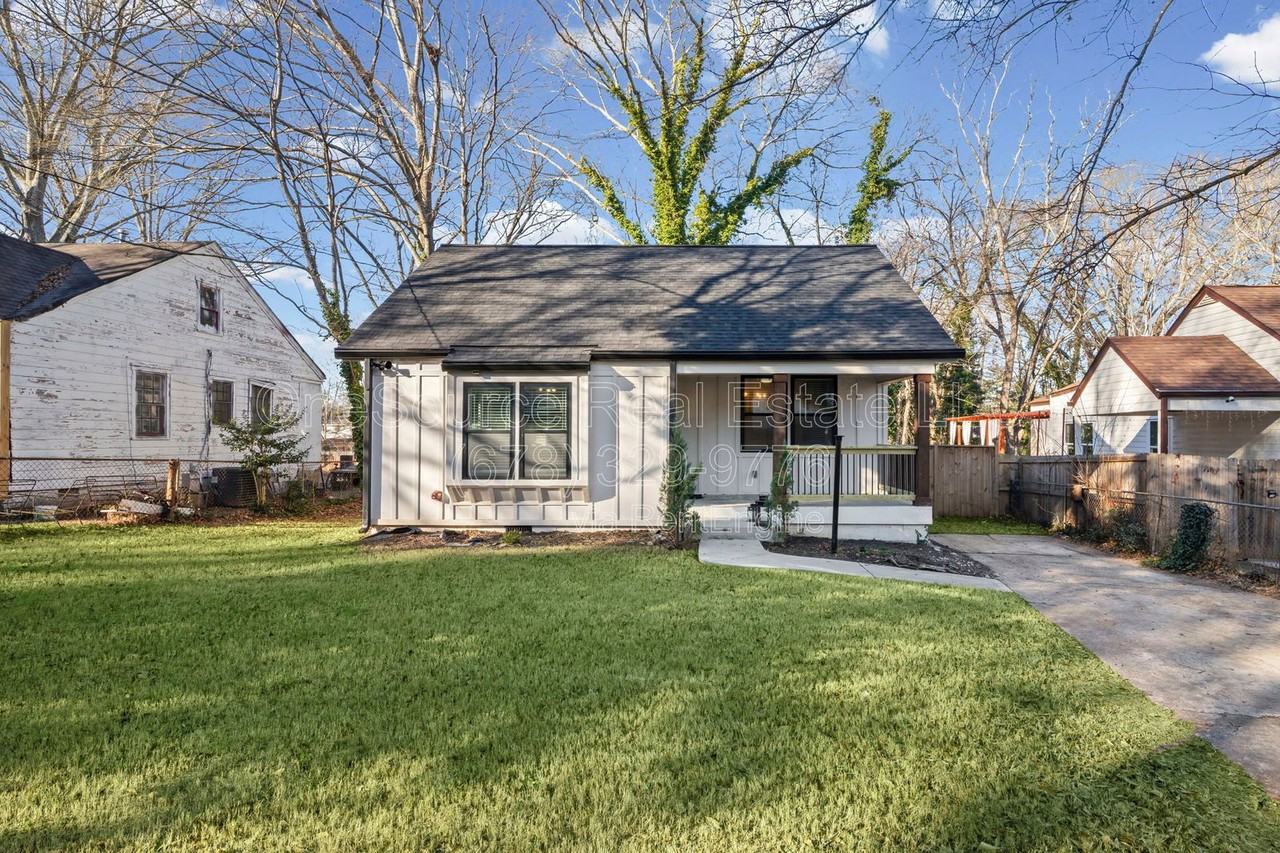 1467 Ryan St Sw - Photo 3 of 36