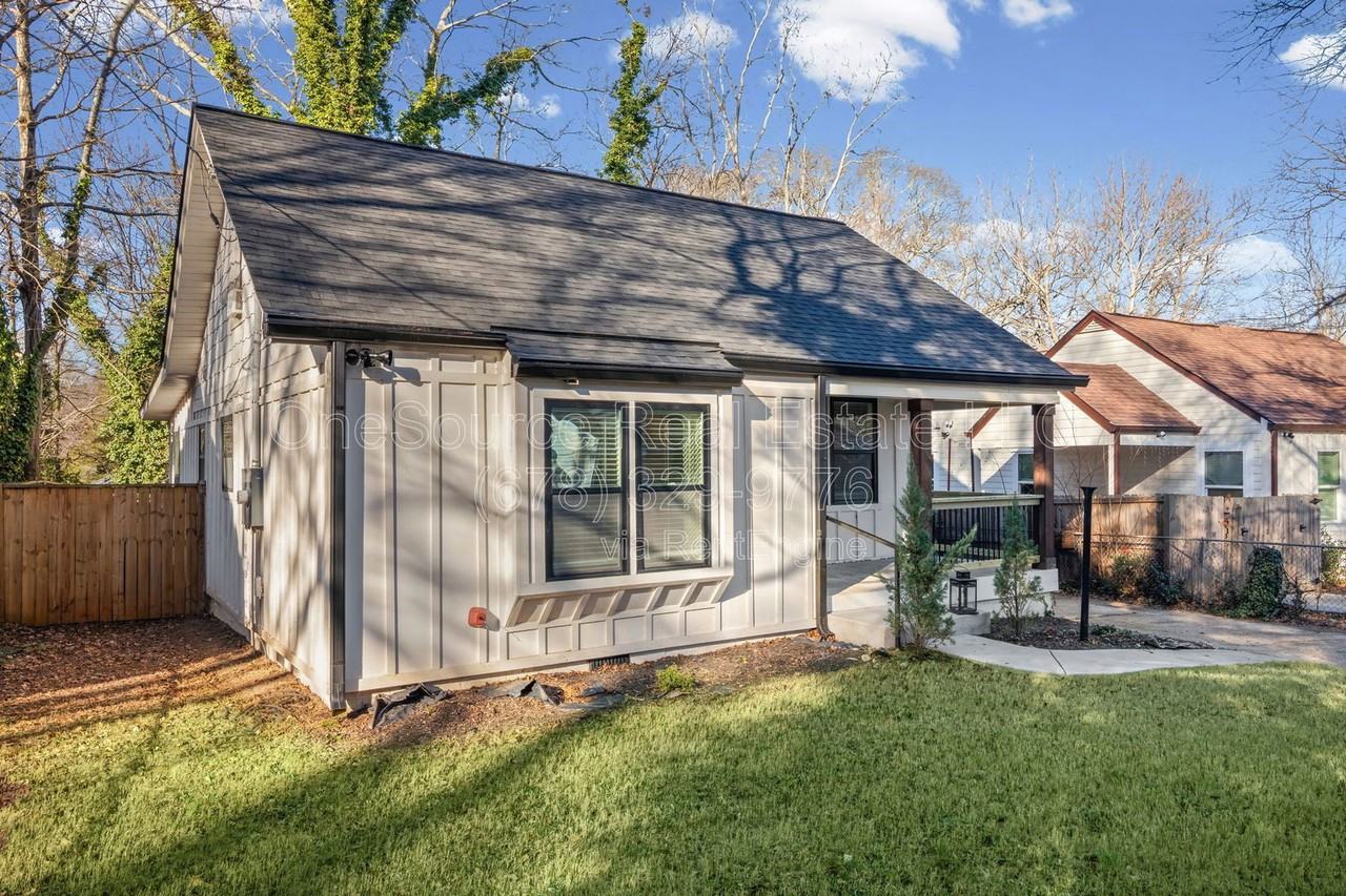 1467 Ryan St Sw - Photo 5 of 36