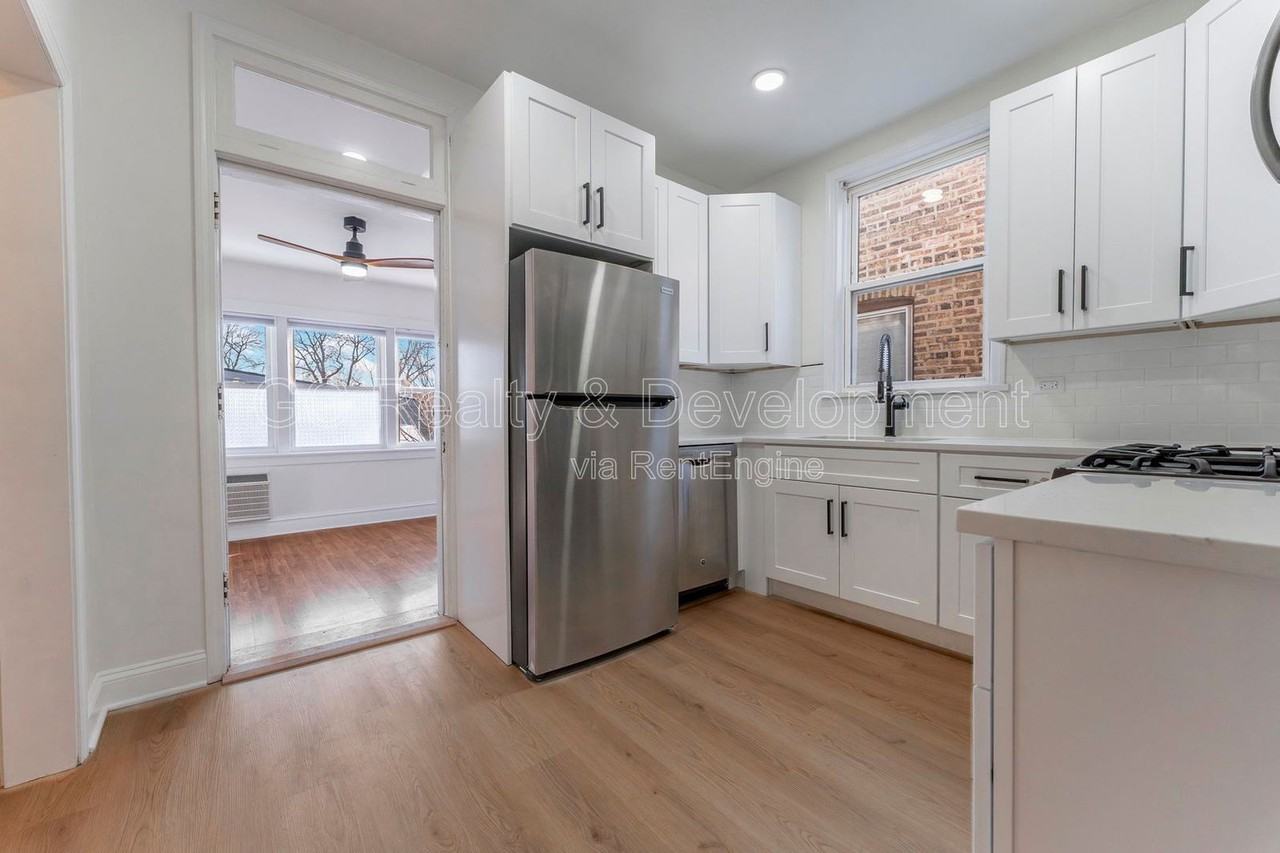 5737 N Washtenaw Ave #2 - Photo 2 of 19