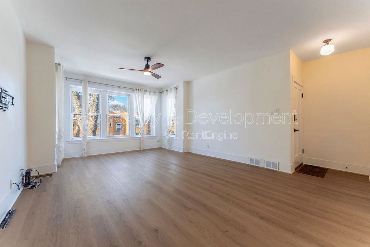 5737 N Washtenaw Ave #2 - Photo 4 of 19