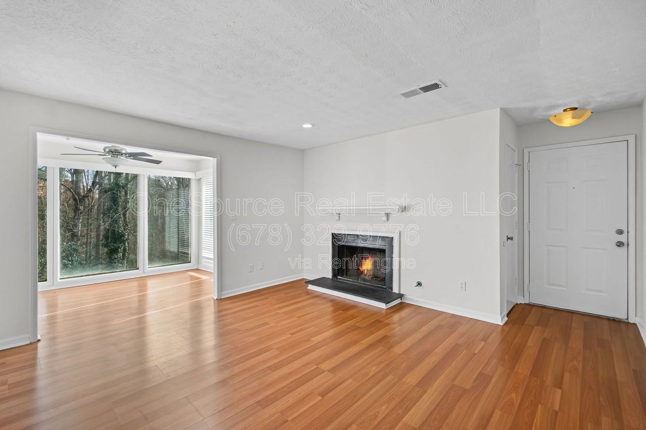 1809 Augusta Dr - Photo 5 of 28