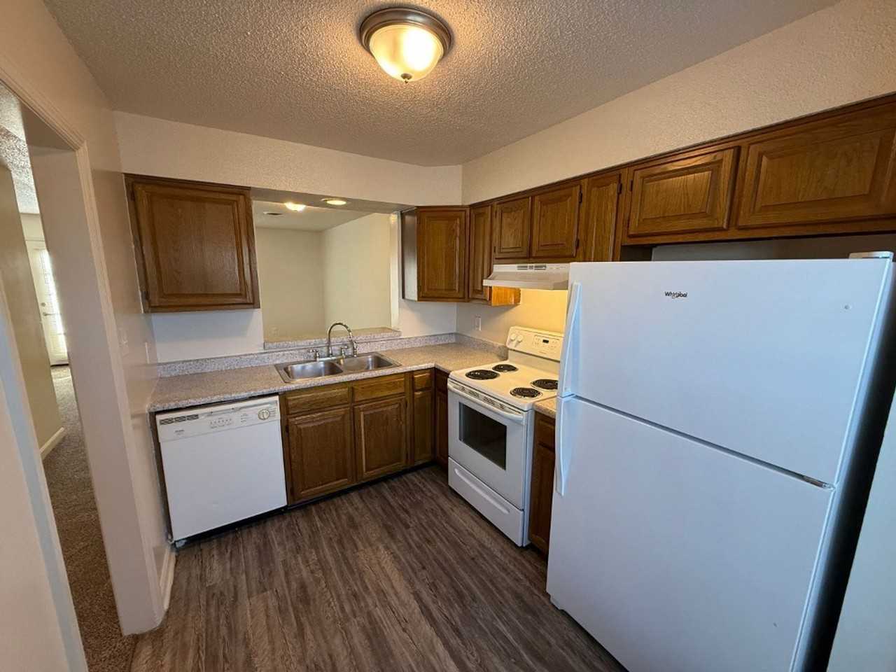 9100 Parktop Ln #D - Photo 5 of 26