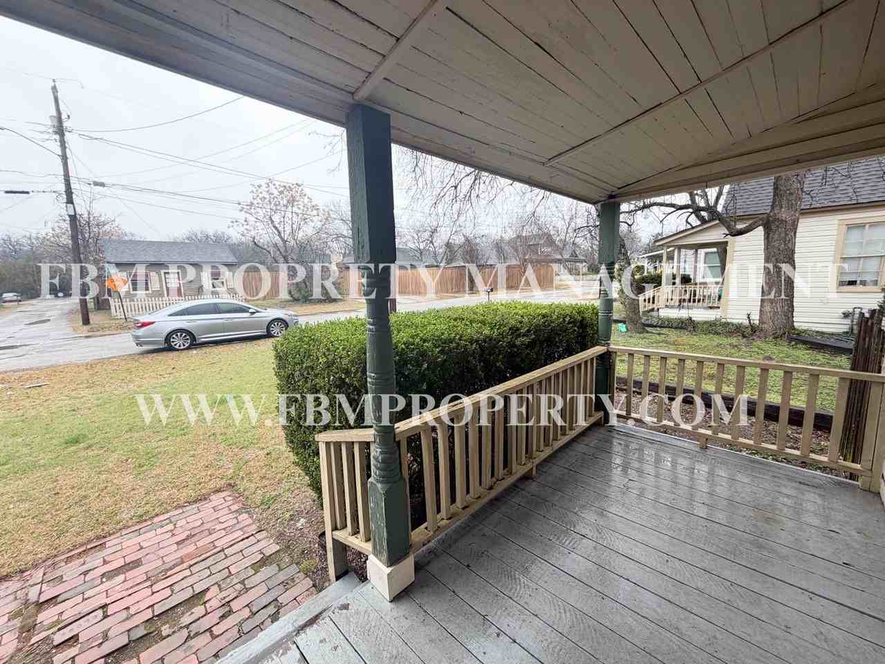 310 E Parks Ave - Photo 3 of 17