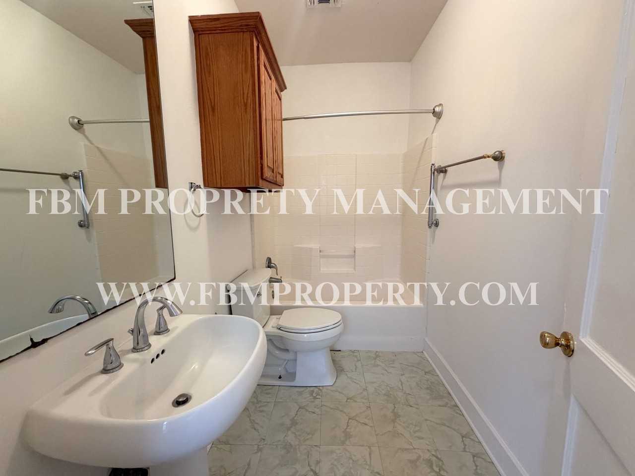 310 E Parks Ave - Photo 6 of 17