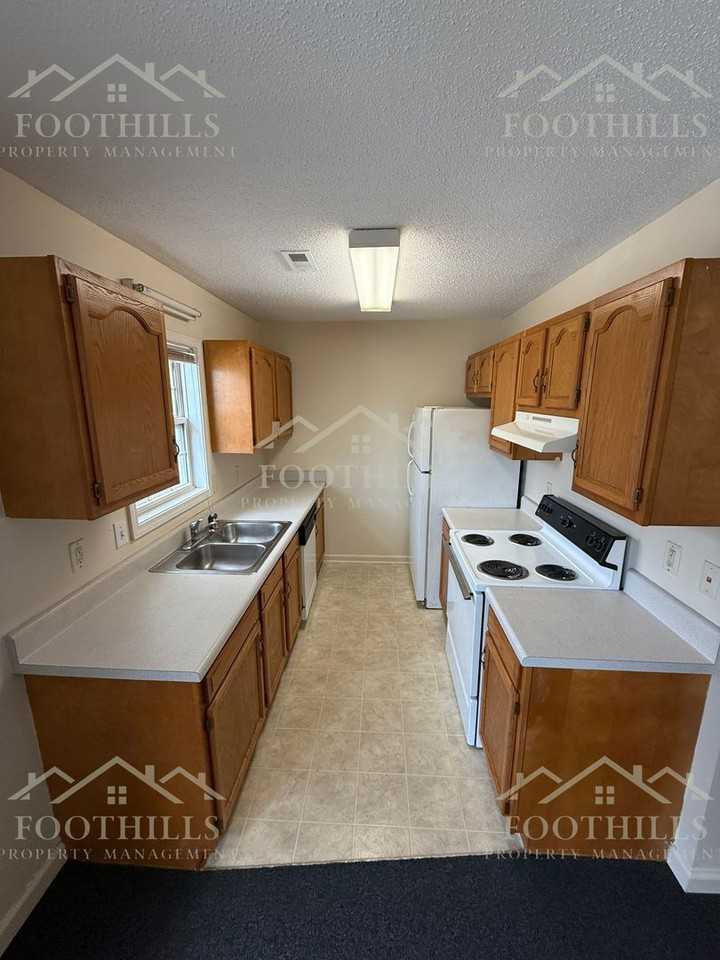 113 Charlestowne Way #E - Photo 4 of 13