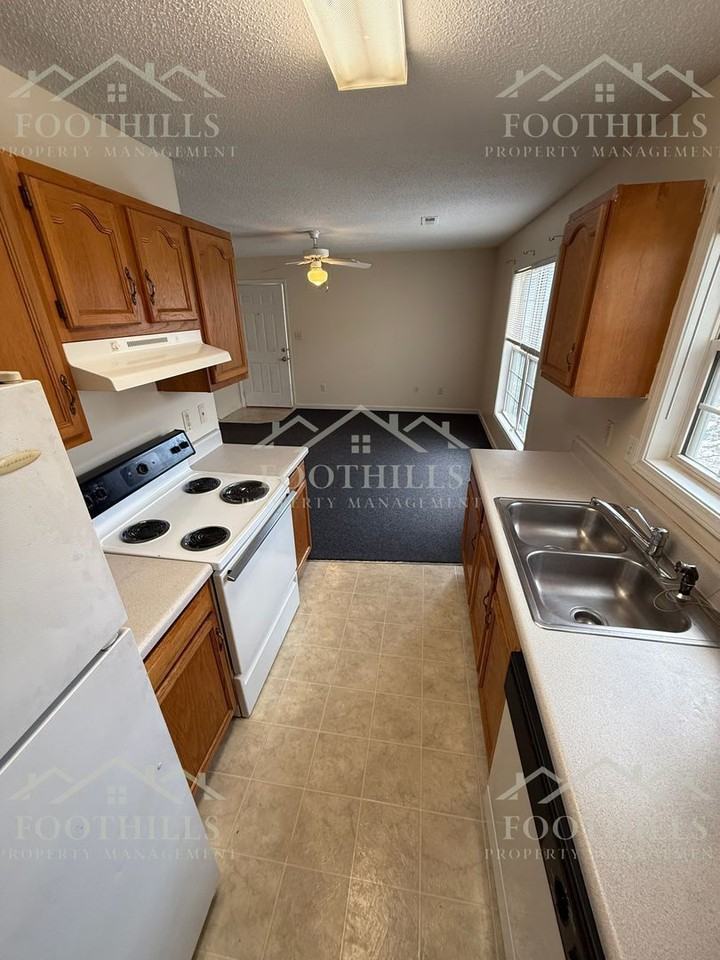 113 Charlestowne Way #E - Photo 6 of 13