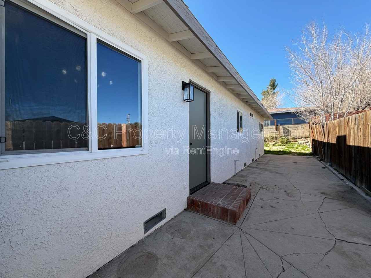 16280 Lorene Dr - Photo 3 of 12