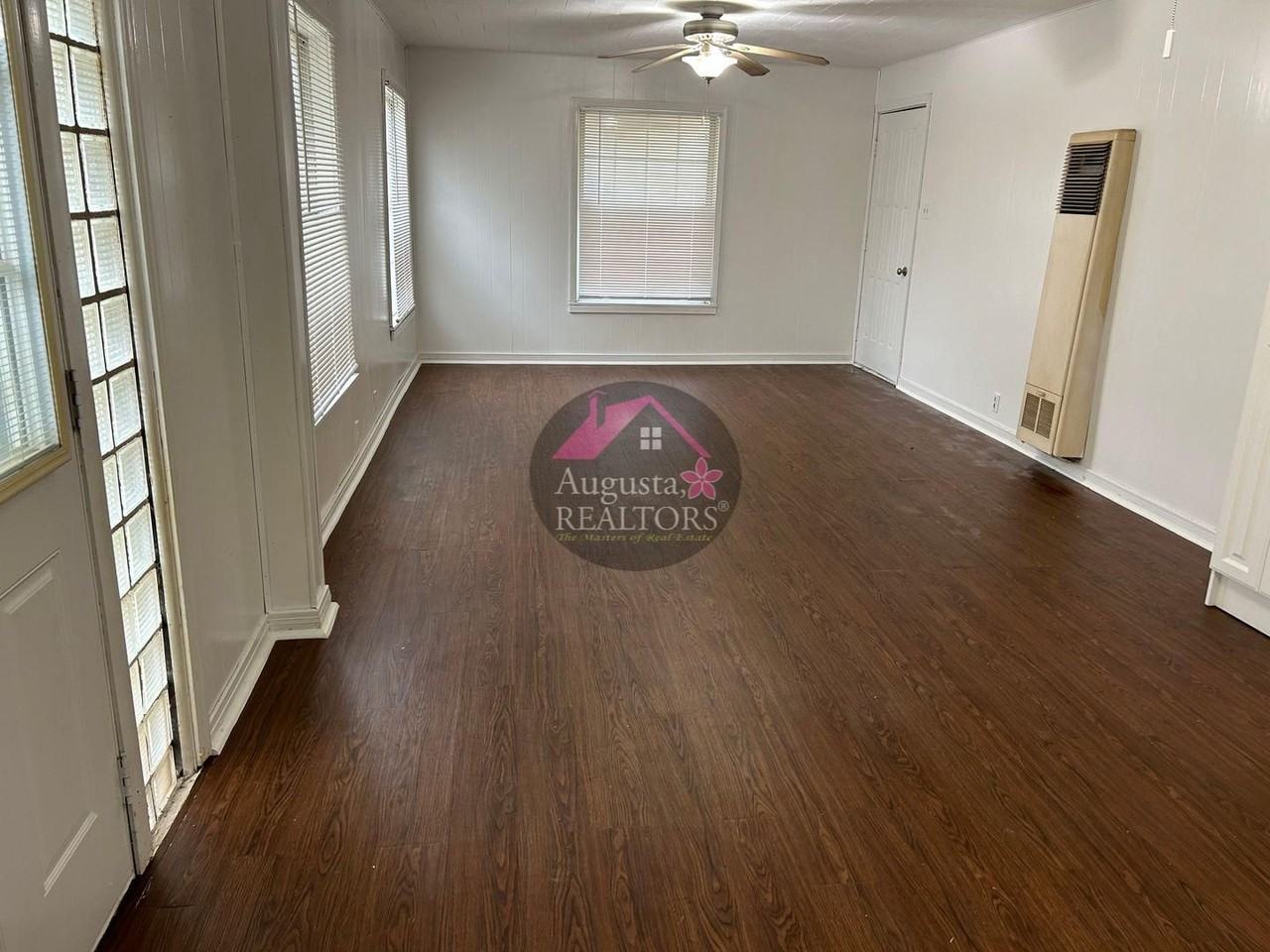 1411 James St - Photo 3 of 10