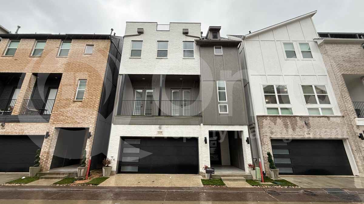 2635 Carmelita St - Photo 3 of 7