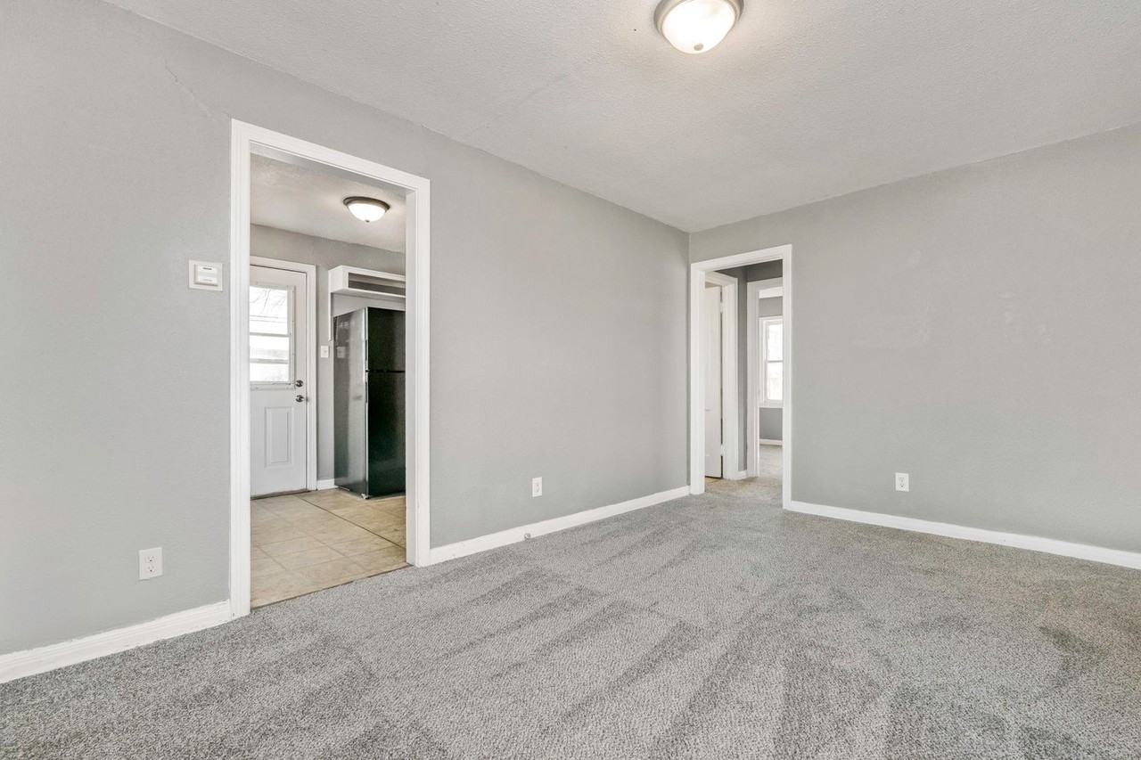 4209 S Polk St - Photo 4 of 16