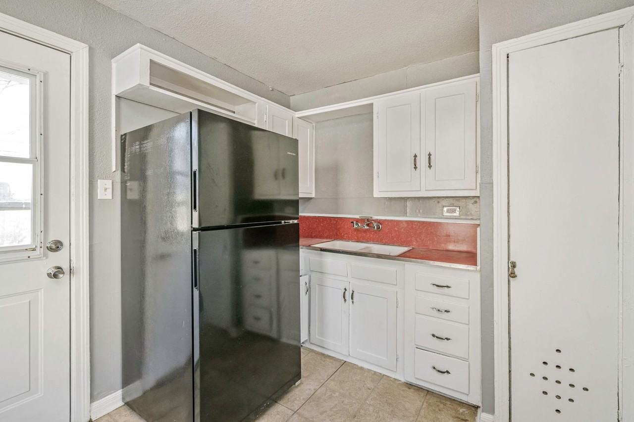 4209 S Polk St - Photo 5 of 16