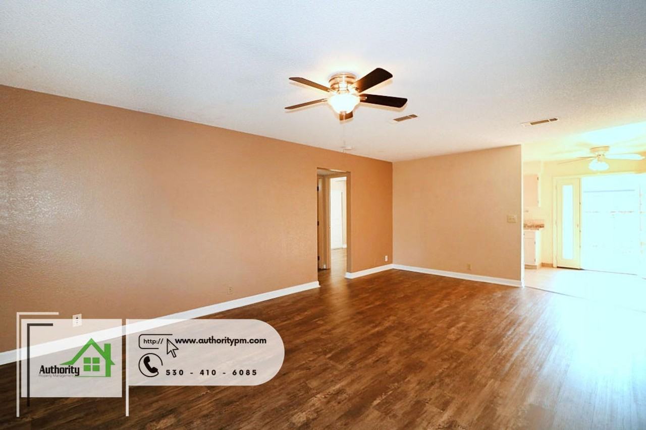 1553 Bramble Pl #1 - Photo 4 of 14