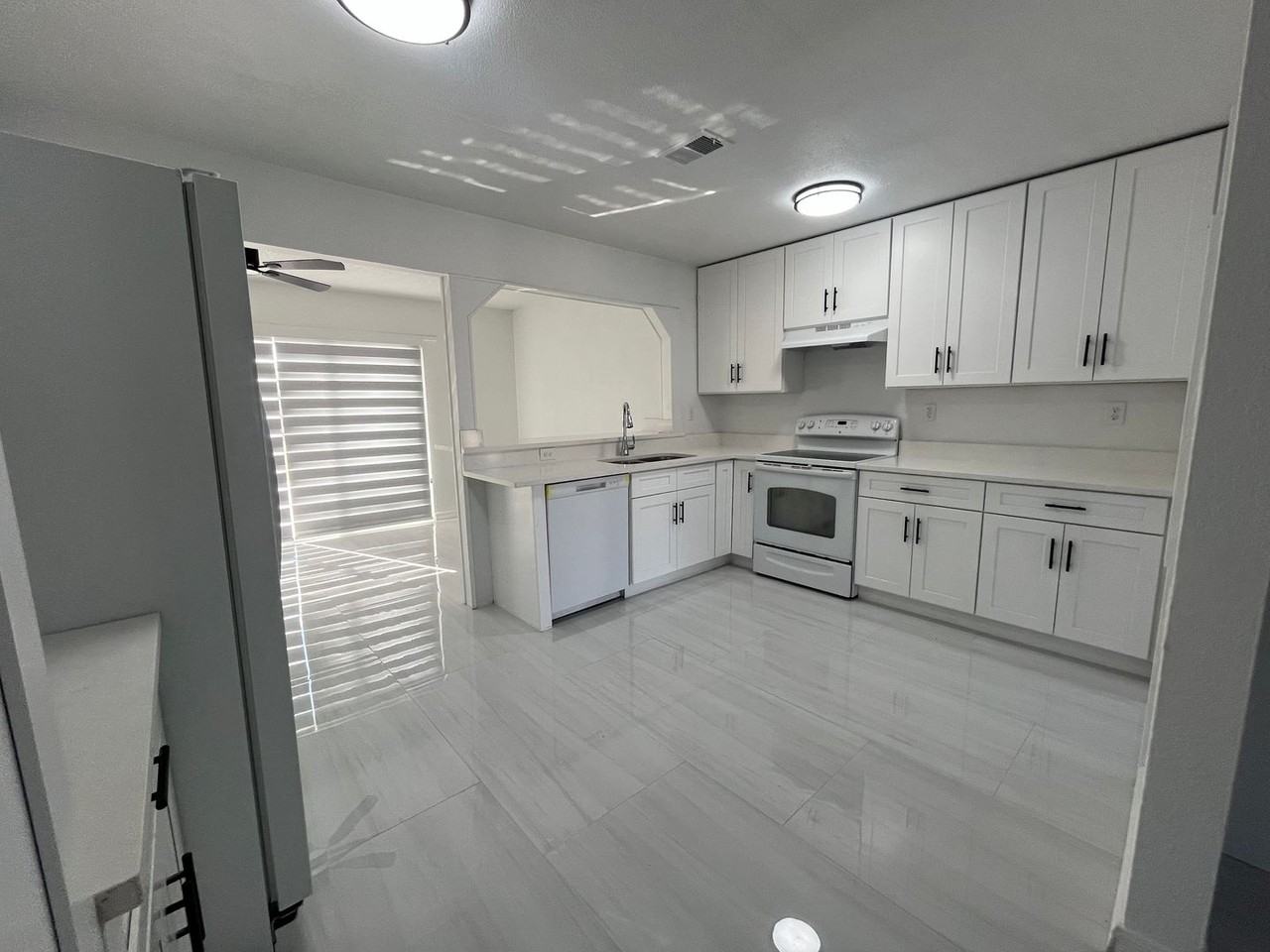 18113 Cochran Blvd - Photo 5 of 24