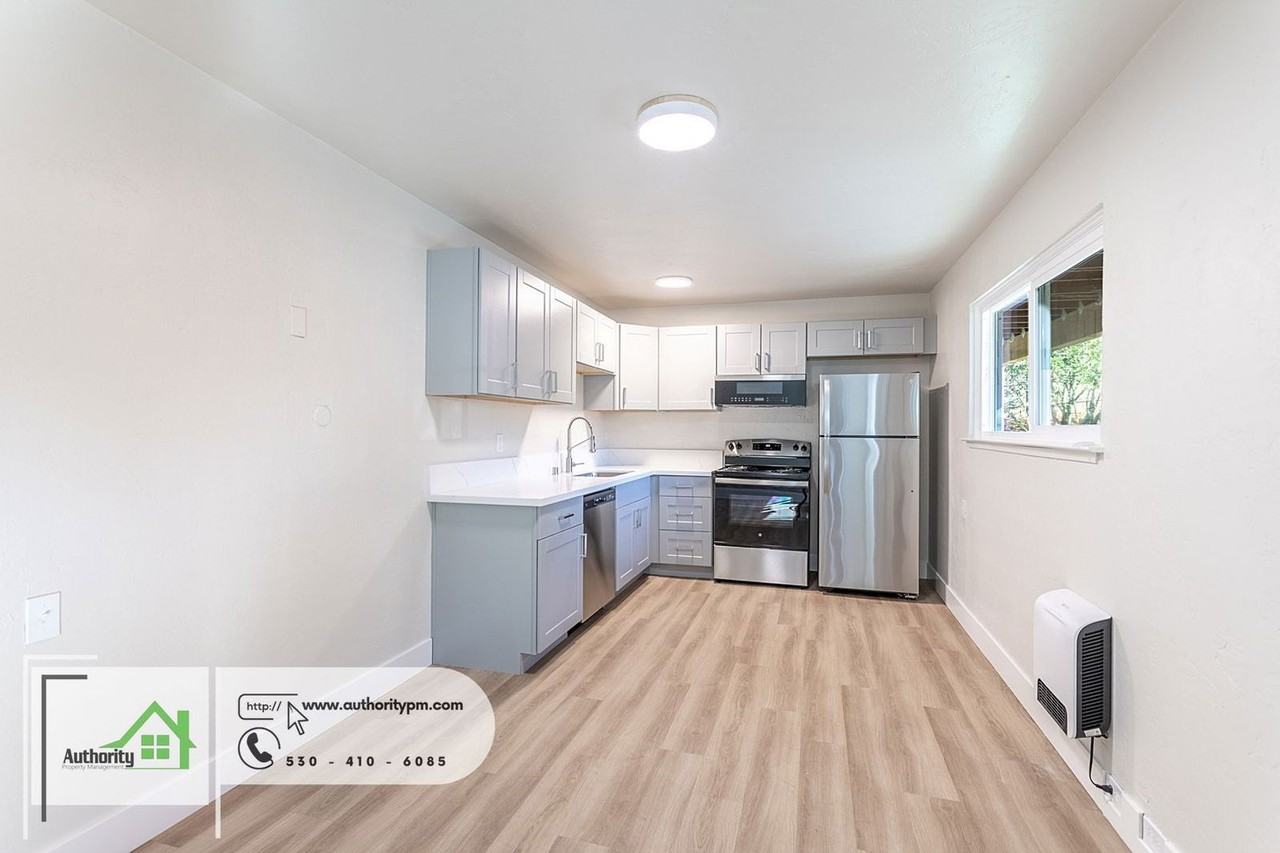 1423 Orange Ave - Photo 3 of 11