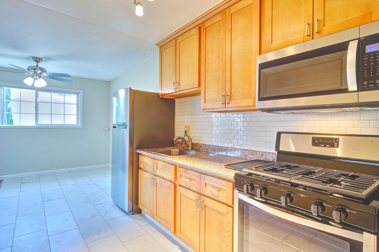 25401 Cypress Ave - Park Place - Photo 3 of 18