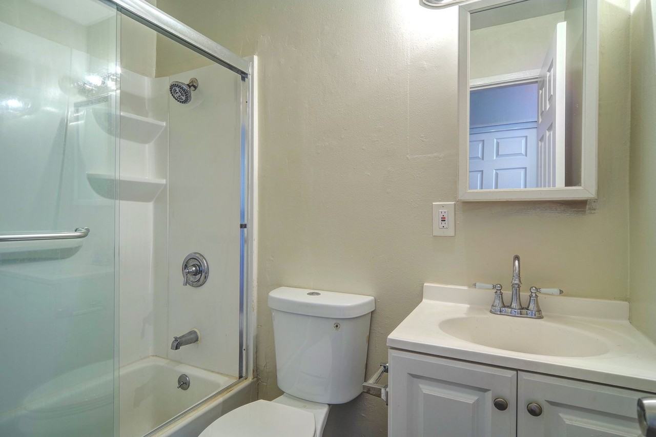 25401 Cypress Ave - Park Place - Photo 5 of 18