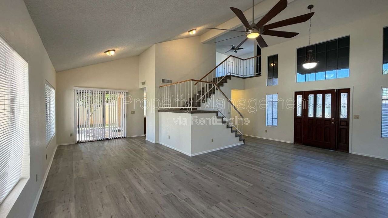 17407 N 56th Pl - Photo 4 of 35