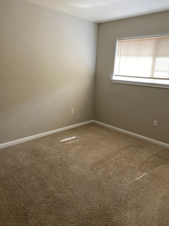 Duplex For Lease - Photo 5 of 47