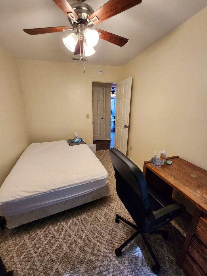 1358 Bradley Dr - Photo 3 of 11