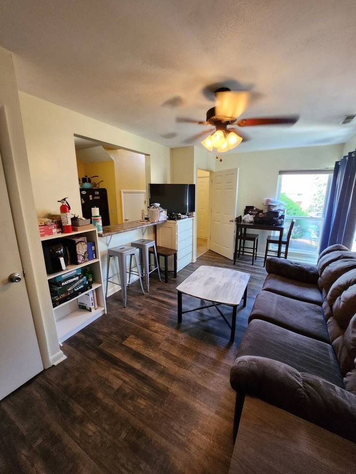 1358 Bradley Dr - Photo 6 of 11