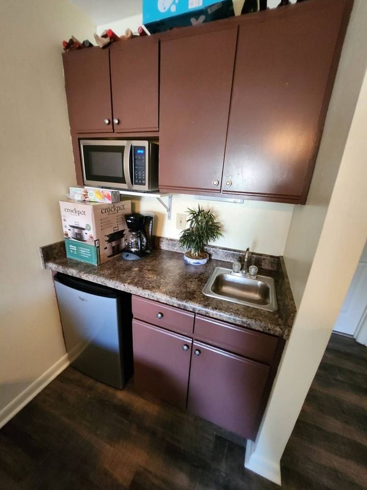 1358 Bradley Dr - Photo 7 of 11