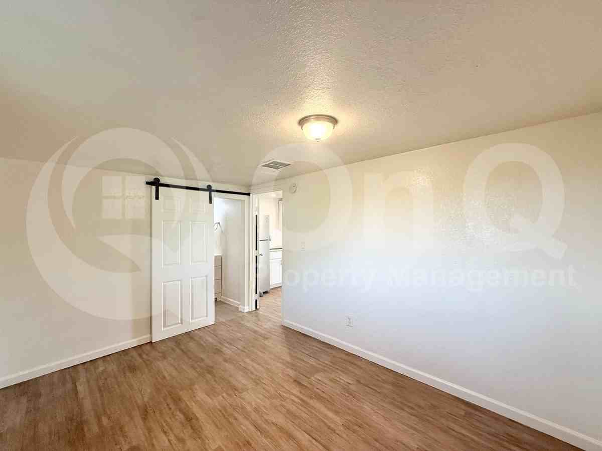 231 S 1st St #B - Photo 3 of 3