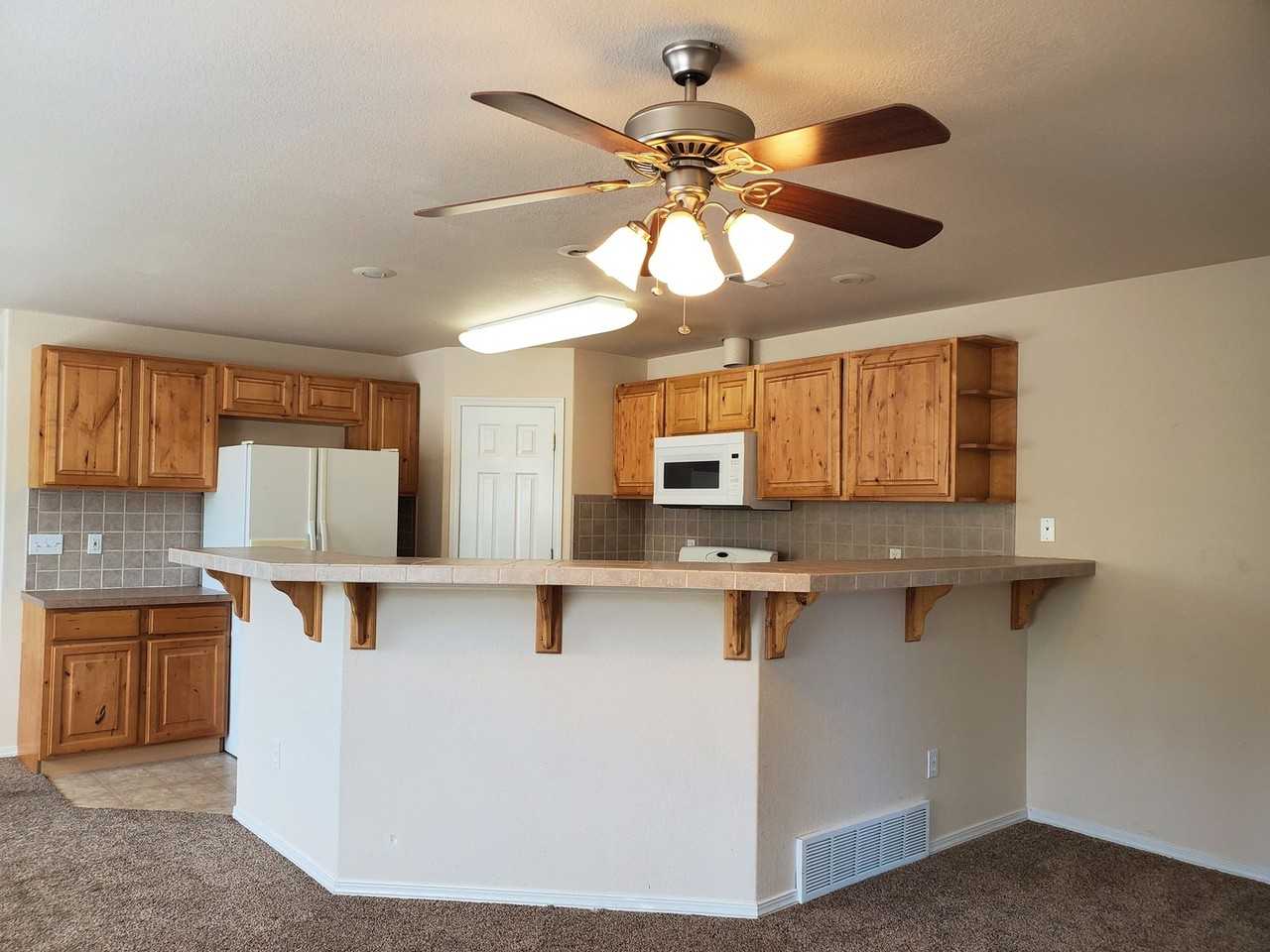 1005 Bennett Ave - Photo 5 of 18