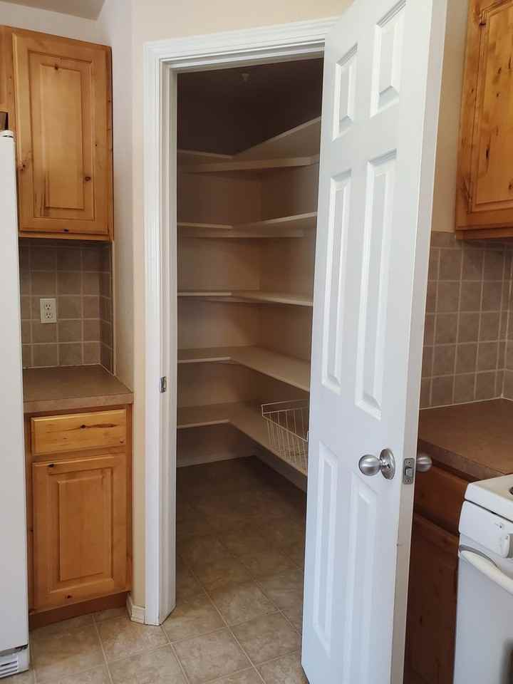 1005 Bennett Ave - Photo 6 of 18