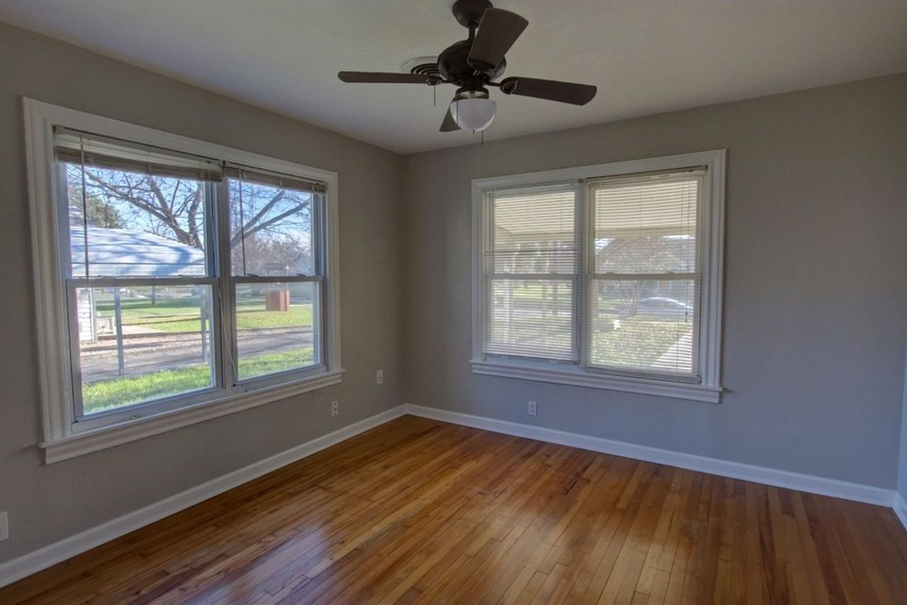 1616 Main St - Photo 4 of 8