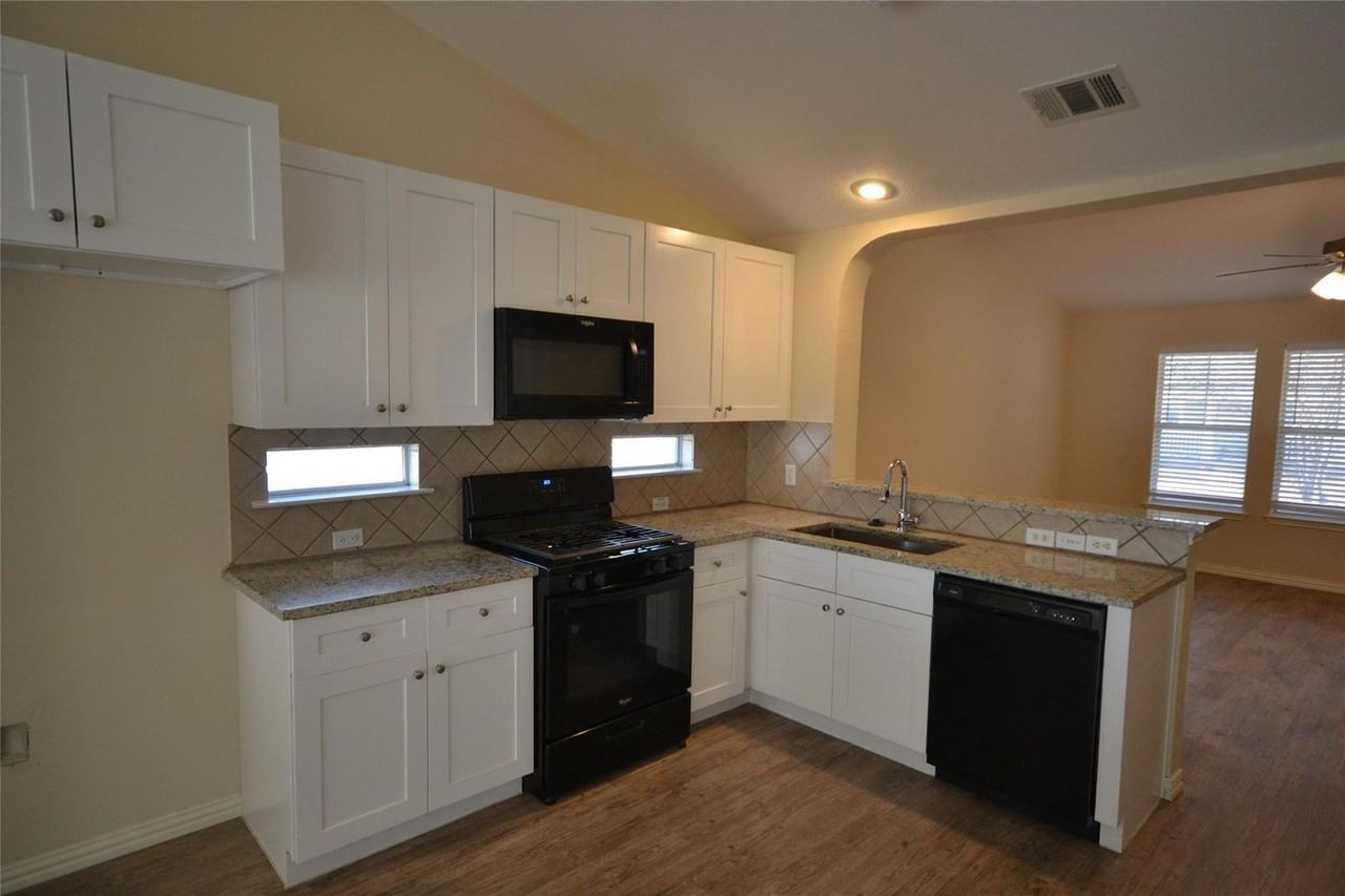 1413 Colorado Bend Dr - Photo 7 of 17